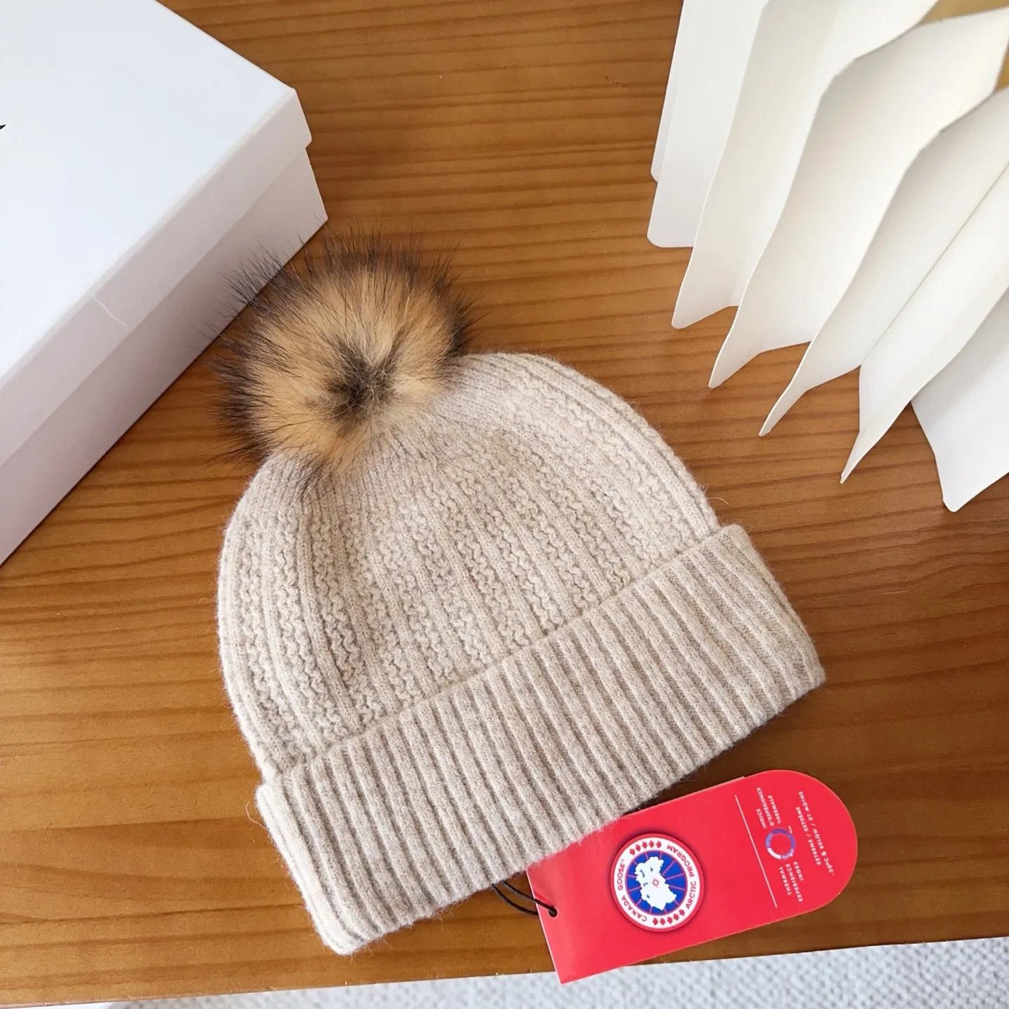 💰74 CANADA GOOSE Canada Goose winter warm cashmere cold hat. Rabbit wool material, thick feel, not easy to deform. Fashionable and versatile couple hat, imported embroidery logo, cashmere cotton yarn, head circumference: 55-58cm